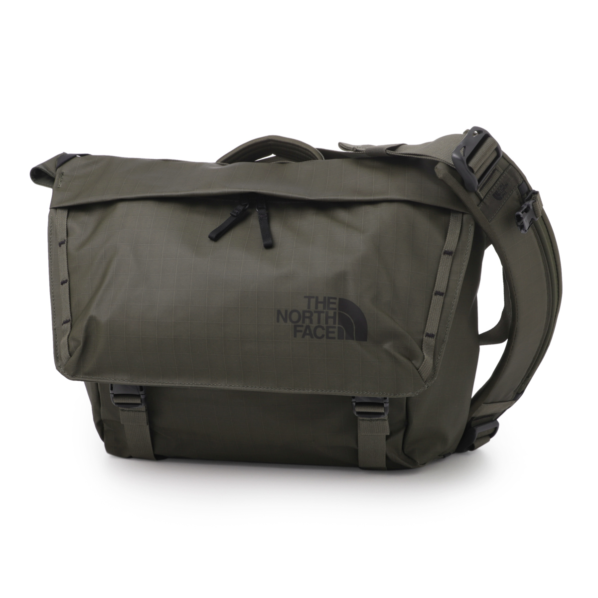 ノースフェイス / THE NORTH FACE / メッセンジャーバッグ / クロスボディバッグ / BASE CAMP VOYAGER MESSENGER BAG / NEWTAUPEGREEN×
